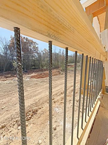 612 W Fir St, Lafollette, TN 37766