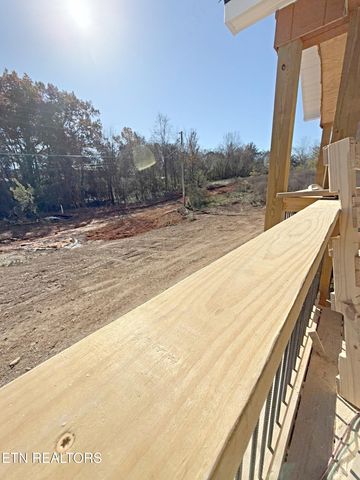 612 W Fir St, Lafollette, TN 37766