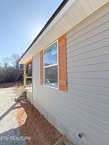 612 W Fir St, Lafollette, TN 37766