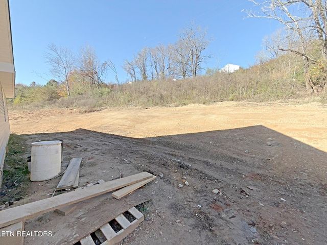 612 W Fir St, Lafollette, TN 37766