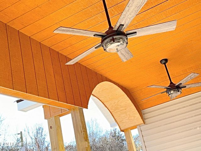 612 W Fir St, Lafollette, TN 37766