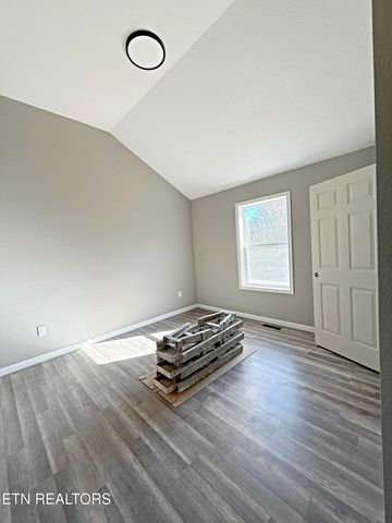 612 W Fir St, Lafollette, TN 37766