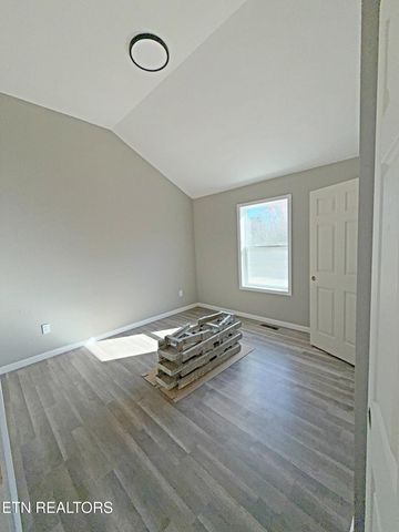 612 W Fir St, Lafollette, TN 37766