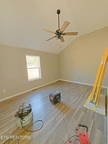 612 W Fir St, Lafollette, TN 37766