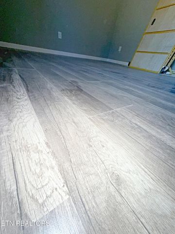 612 W Fir St, Lafollette, TN 37766