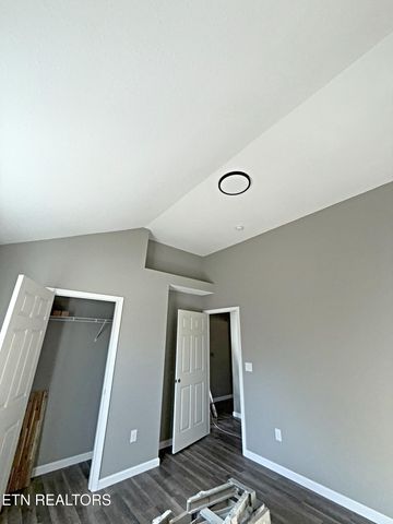 612 W Fir St, Lafollette, TN 37766