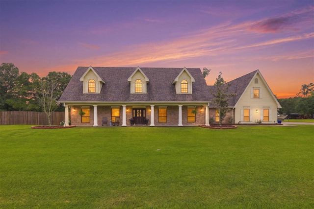 1470 Tan Tara Circle, Moss Bluff, LA 70611