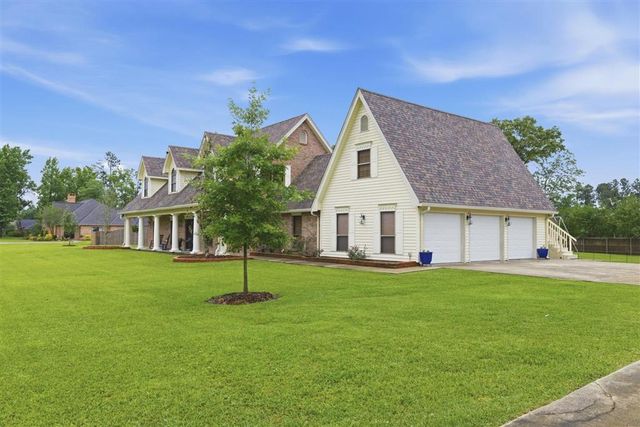 1470 Tan Tara Circle, Moss Bluff, LA 70611