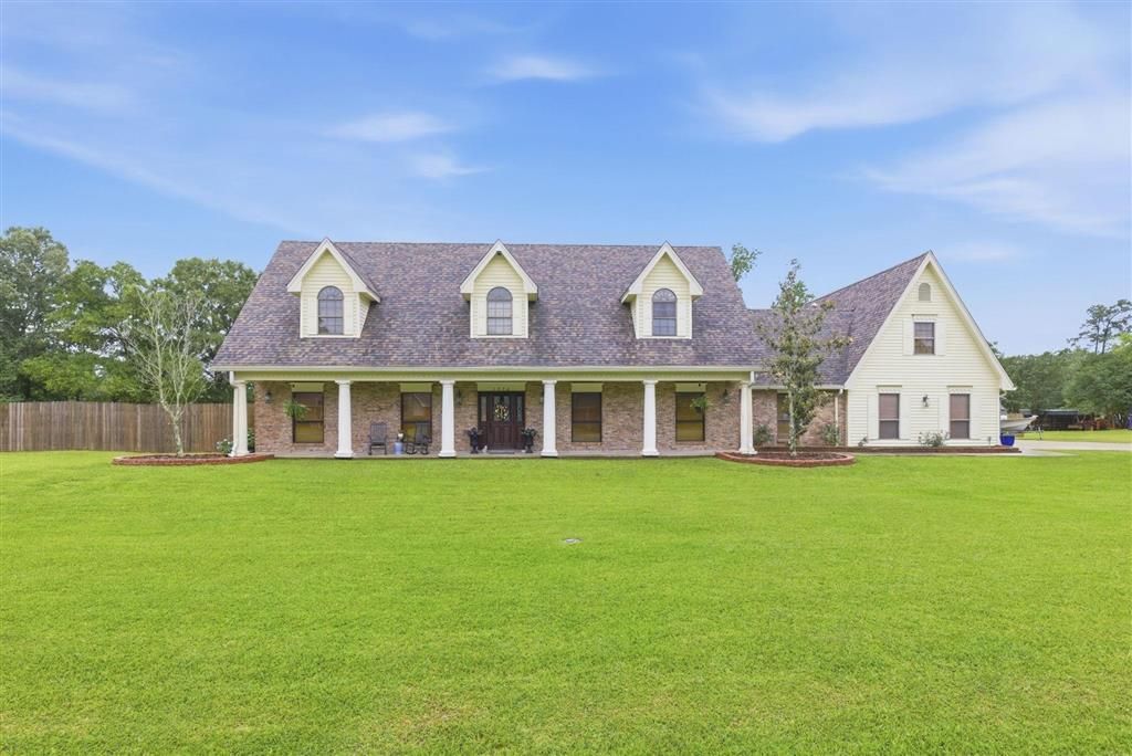1470 Tan Tara Circle, Moss Bluff, LA 70611