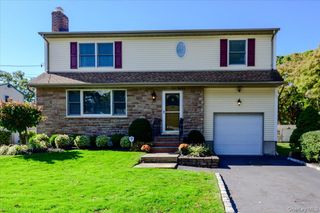 1924 Louis Kossuth Avenue, Ronkonkoma, NY 11779