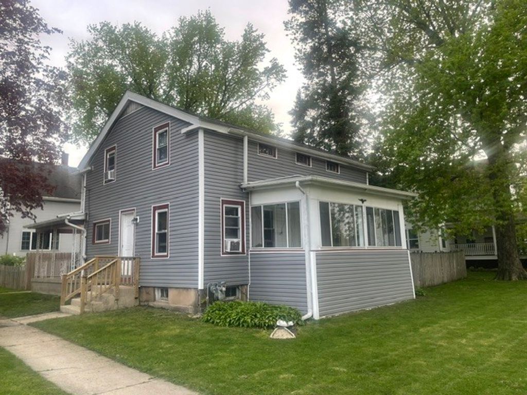 230 E ELM Street, Sycamore, IL 60178