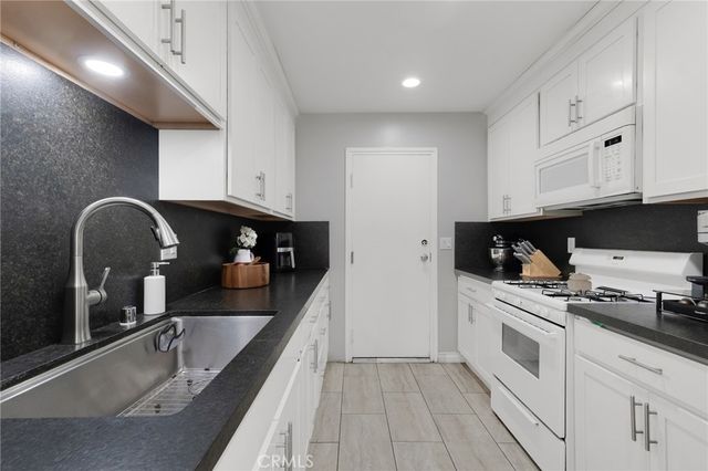 8430 Langdon Avenue 1, North Hills, CA 91343