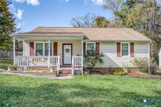 122 Lakeside Dr, Colonial Heights, VA 23834