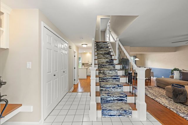 1608 Lois Ann Lane, Naperville, IL 60563