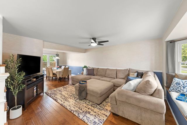 1608 Lois Ann Lane, Naperville, IL 60563