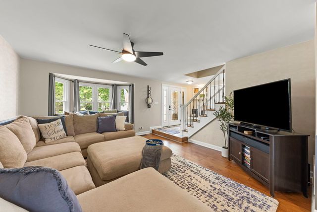 1608 Lois Ann Lane, Naperville, IL 60563