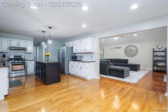 43524 Austin Drive, Sterling Heights, MI 48314