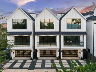209 W 10th 1/2 Street, Houston, TX 77008