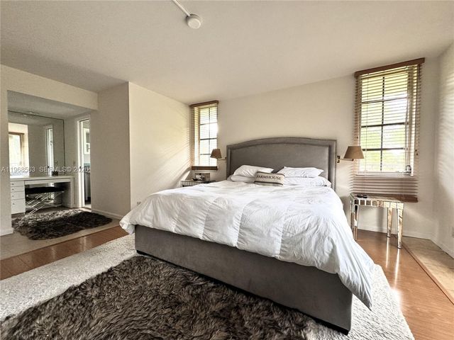 901 W Cypress Ln 201, Pompano Beach, FL 33069