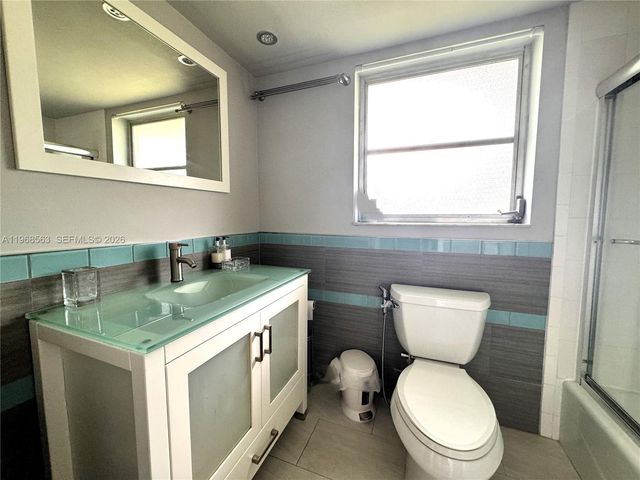 901 W Cypress Ln 201, Pompano Beach, FL 33069