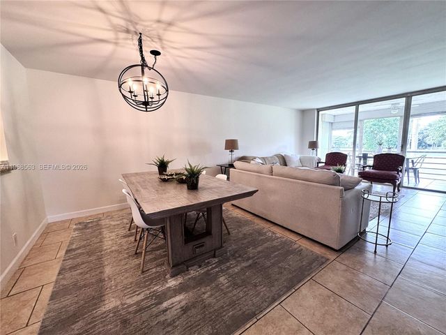 901 W Cypress Ln 201, Pompano Beach, FL 33069