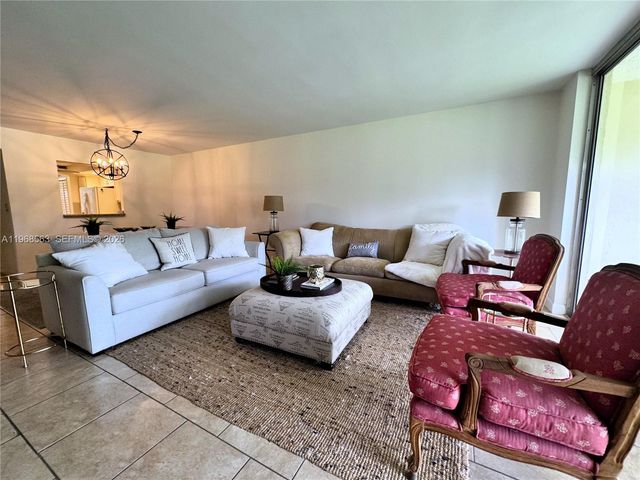 901 W Cypress Ln 201, Pompano Beach, FL 33069