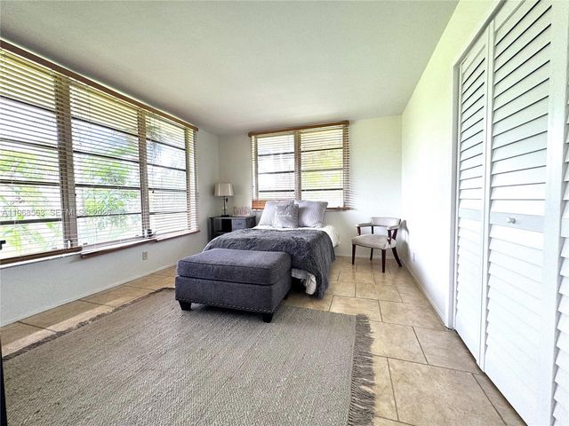 901 W Cypress Ln 201, Pompano Beach, FL 33069