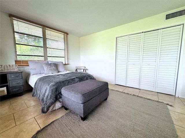 901 W Cypress Ln 201, Pompano Beach, FL 33069