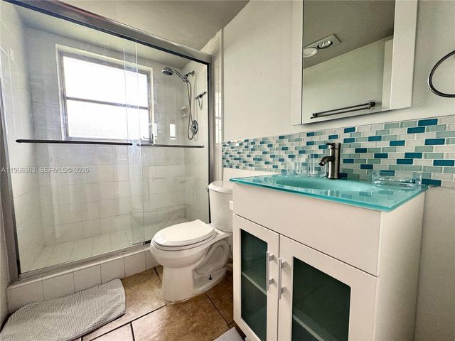 901 W Cypress Ln 201, Pompano Beach, FL 33069