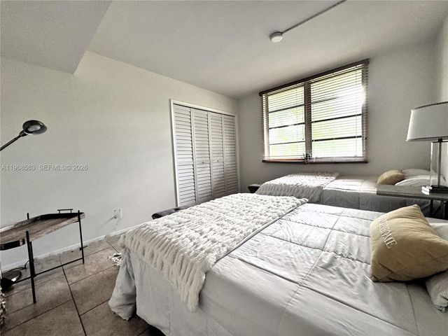 901 W Cypress Ln 201, Pompano Beach, FL 33069