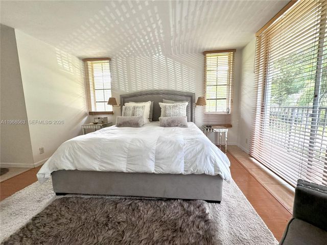 901 W Cypress Ln 201, Pompano Beach, FL 33069