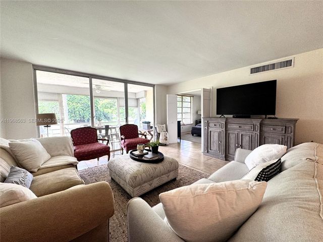 901 W Cypress Ln 201, Pompano Beach, FL 33069