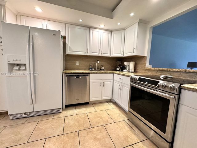 901 W Cypress Ln 201, Pompano Beach, FL 33069