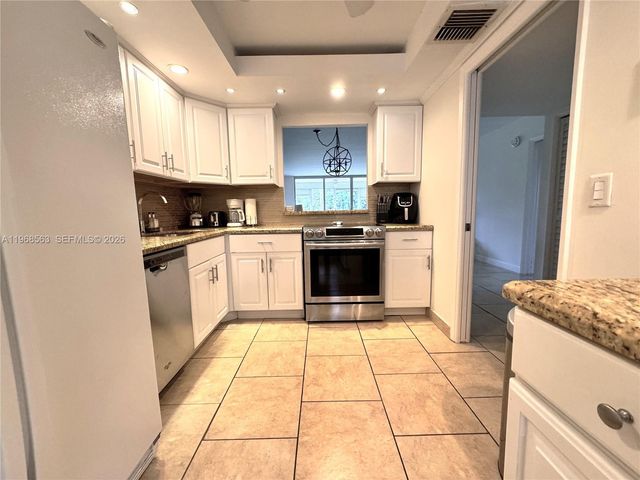 901 W Cypress Ln 201, Pompano Beach, FL 33069