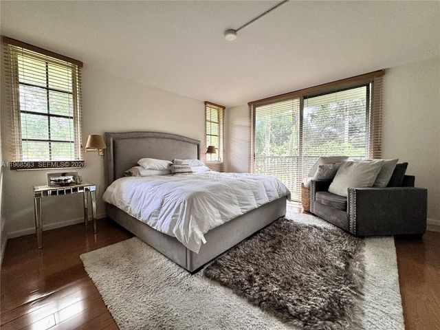 901 W Cypress Ln 201, Pompano Beach, FL 33069