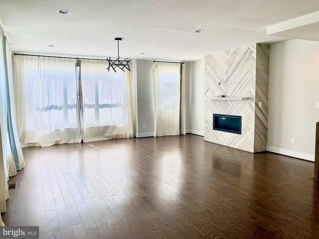 6261 EDSALL RD, Alexandria, VA 22312