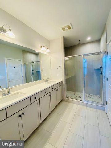6261 EDSALL RD, Alexandria, VA 22312