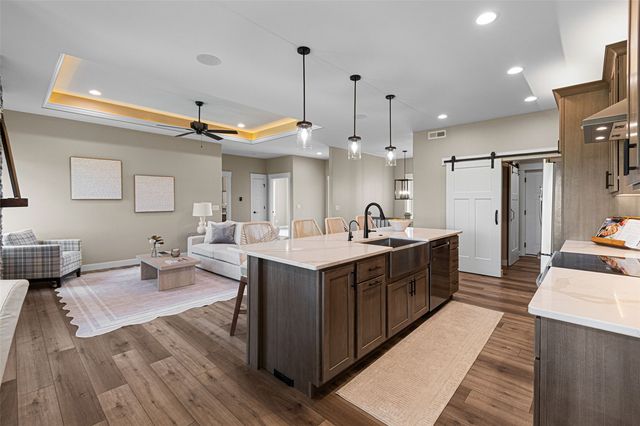 250 Howard, Swisher, IA 52333