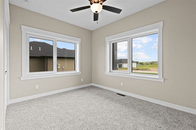 250 Howard, Swisher, IA 52333
