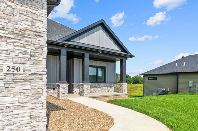250 Howard, Swisher, IA 52333