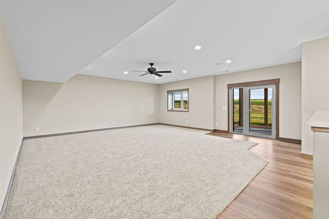250 Howard, Swisher, IA 52333