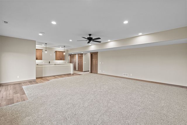 250 Howard, Swisher, IA 52333