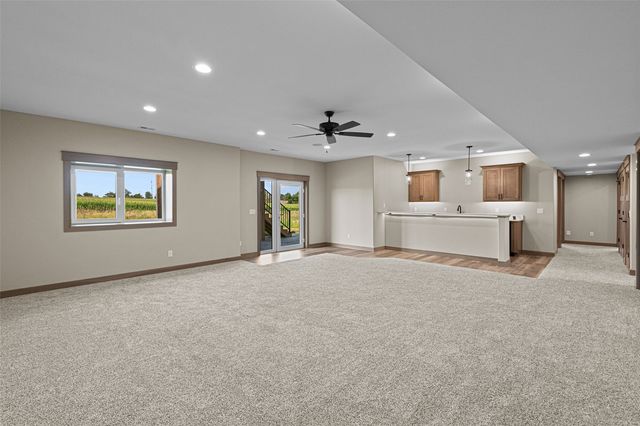 250 Howard, Swisher, IA 52333