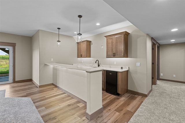 250 Howard, Swisher, IA 52333
