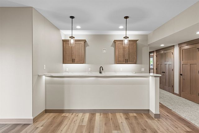 250 Howard, Swisher, IA 52333