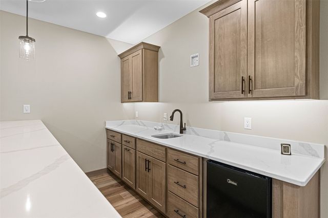 250 Howard, Swisher, IA 52333