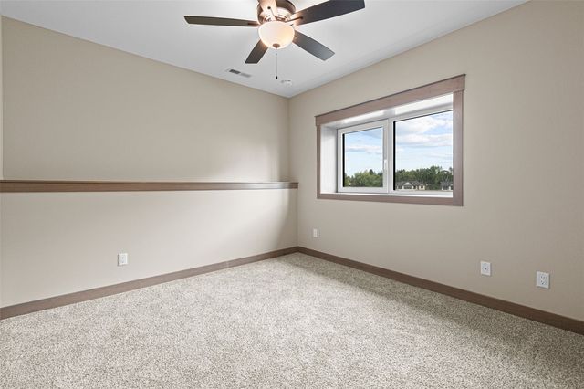 250 Howard, Swisher, IA 52333