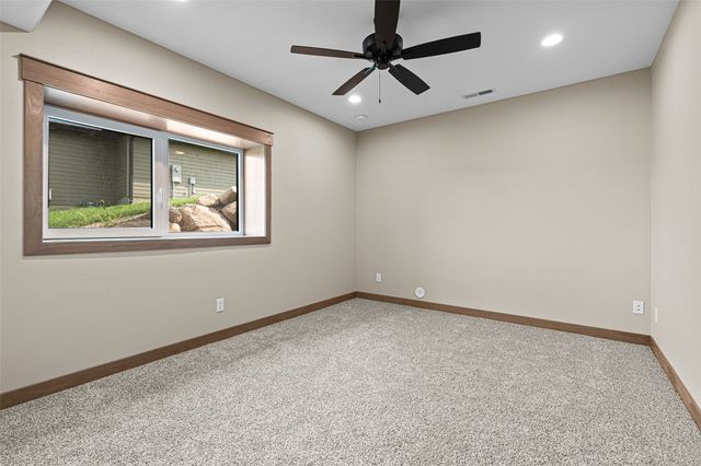 250 Howard, Swisher, IA 52333