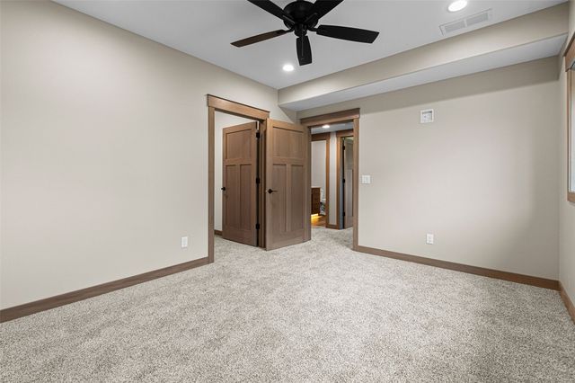 250 Howard, Swisher, IA 52333