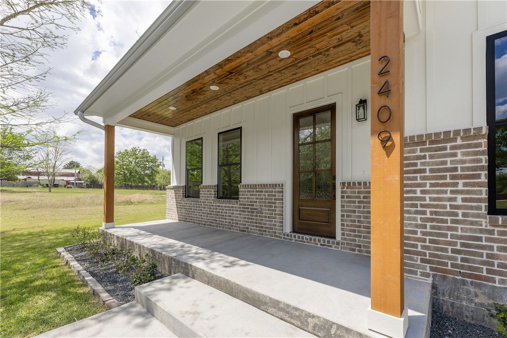 2409 Faulkner Drive, College Station, TX 77845 — photo 2